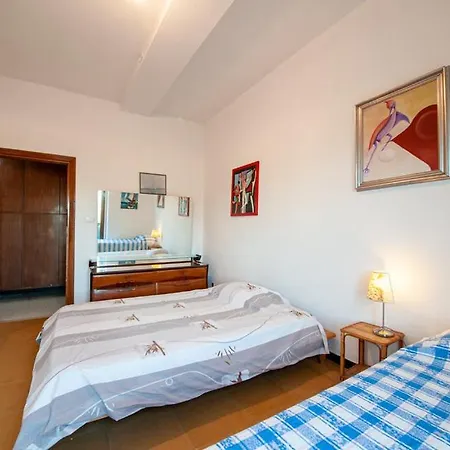 Solar Apartment: Seaside Proximity Apartment *