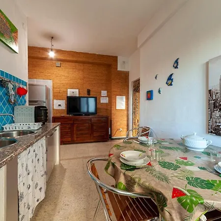Solar Apartment: Seaside Proximity *