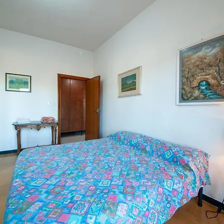 Apartment Solar Apartment: Seaside Proximity *